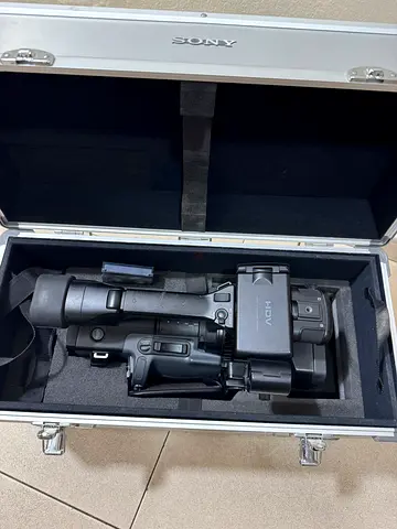 Sony HDV video camera with 2 batteries and handle mics for sale minimum price