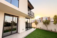 Pool Facing | Single Row | Corner End Unit
