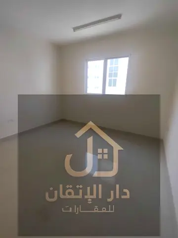 فرصة رائعة للإيجار شقة غرفة وصالة منطقة النباعة موقع قريب من الخدمات تكييف مركزي