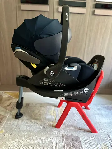 Cybex cloud z2 car seat with isofix base rotating 360 degree