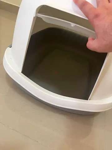 Covered cat litter box (clean) - easy access