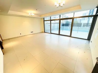 Luxurious-Well Maintained-MaidRoom-Modern living