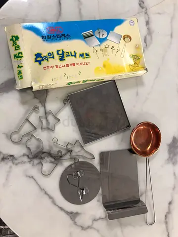 Baking cookie cutter set with measuring scoop and tools - lightly used [ Dalgona making kit ]