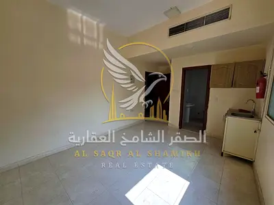 استديو واسع في النباعة بإطلالة مفتوحة وتكييف مركزي وغاز مركزي مع تسهيلات في السداد وموقع مميز بالقرب من مدخلي دبي وعجمان وجميع الخدمات والمرافق