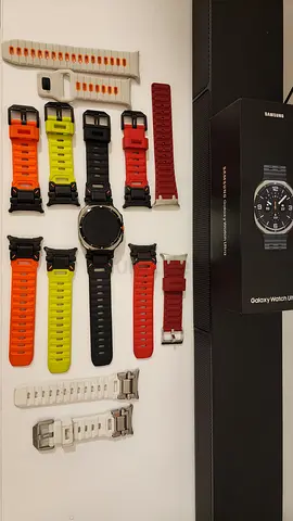 Samsung Galaxy Watch Ultra – Like New + 6 Straps