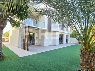 Single Row | Landscaped Backyard | Vacant | Ideal