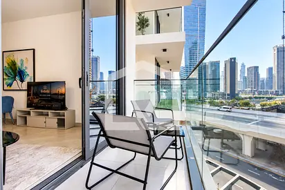 Boutique Skyline-Balcony Studio | Mins to Downtown