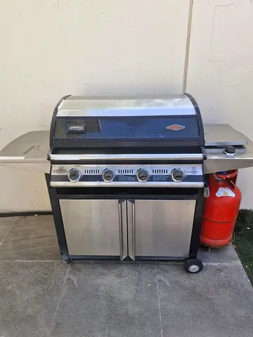 BeafEater Gas Grill in Stainless steel