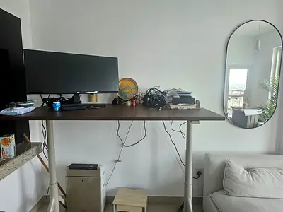 Height-adjustable standing desk / computer table in excellent condition