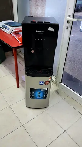 Bottom load water dispenser