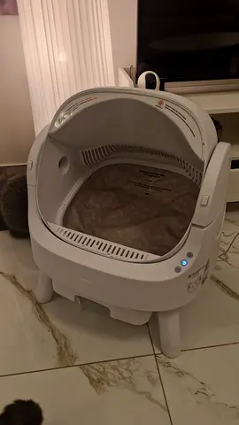 Petpivot Automatic covered litter box (self-cleaning) - as new