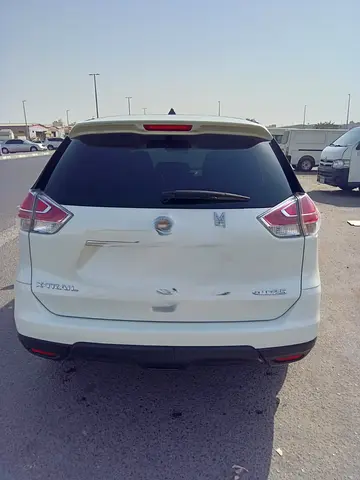 2015 Nissan X-TRAIL photo 1