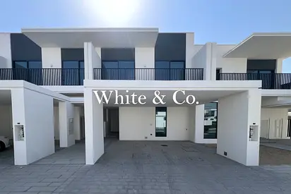 Elora 3BR | Steps to Golden Beach | Park