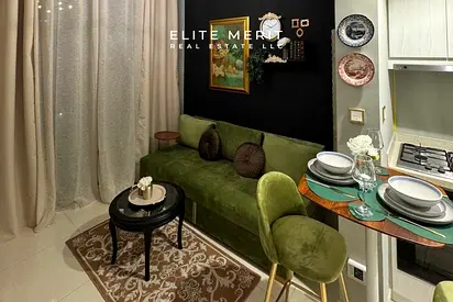 تصميم داخلي مُحسَّن | مفروشة بالكامل | جاهزة للسكن الفوري