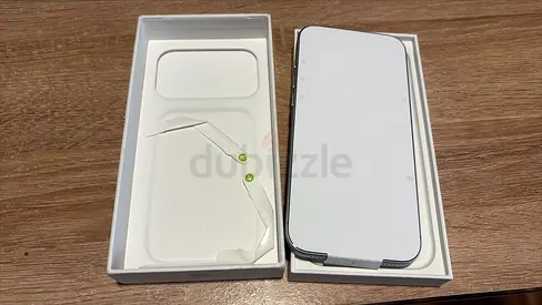 iPhone 17 Pro Max Silver 256gb - new, box opened but unused, all accessories attached