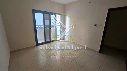 شقة غرفتين وصالة في القليعة، بمساحة جيدة وبلكونة , تكيف مركزي , اقل سعر للايجار السنوي