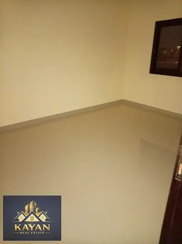 غرفة وصالة للإيجار بالسلمة الهبوب، 2 حمام، الطابق الثاني، بجوار المسجد وقريب من الخدمات.