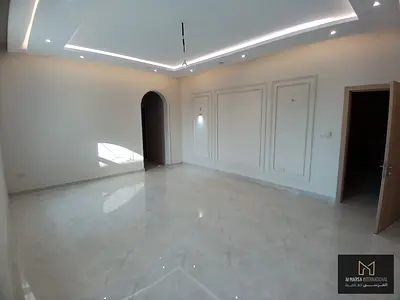 For rent in Riyadh: a villa in a prime location close to all services, with super deluxe finishes.