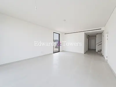 4 Bed | Single row | Corner plot | Vacant |