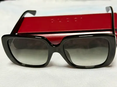 Black Gucci Square Sunglasses with Case (oversize)