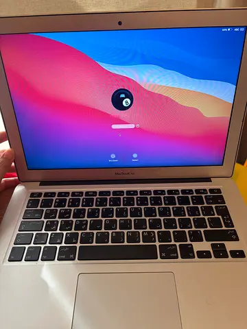 MacBook Air 2017 (13-inch) – Excellent Condition (Laptop Only)