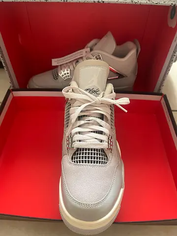 Nike Air Jordan 4 Retro Frozen Moments – Brand New with Box – US 9