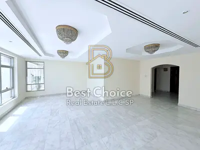 First row facing the lagoon Open rear view Free maintenance Free parking Very spacious layout