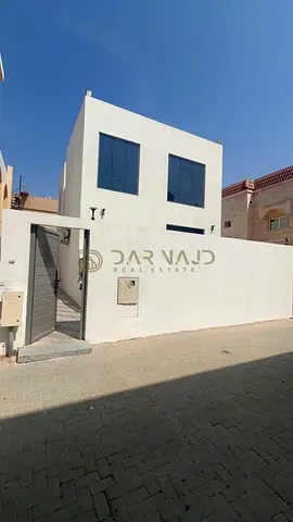 Villa for rent 4BHK in Sharqan area