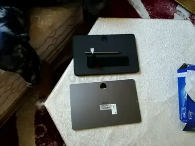Honor pad 9 no scratches no issues no screen damage. 10 months old 256gb 8gb ram