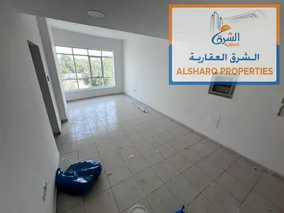 غرفتين وصالة في أبراج جاردن سيتي بالحميدية، غرفة ماستر، حمامان، بلكونة، تكييف مركزي، وسهولة الوصول إلى الشارقة ودبي.