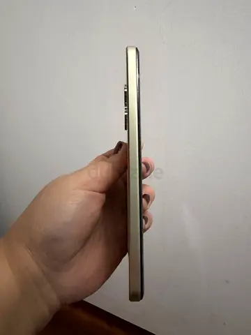 Used Vivo Y16 4Gb+64Gb smartphone - slim gold side view, good condition