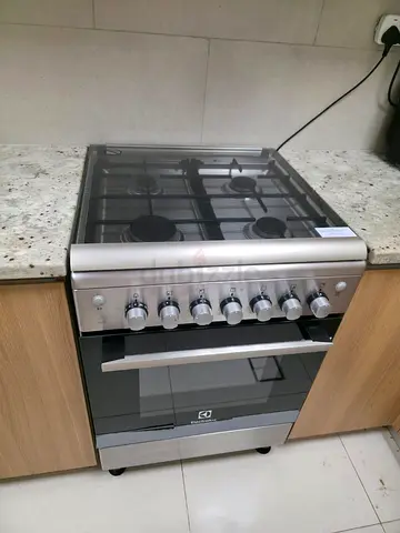Electrolux 4 Hobs Gas Stove 60x60cm With Oven Flawless Condition