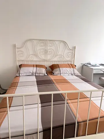 White metal queen size bed with mattress