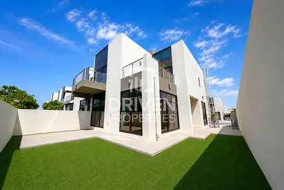 Single Row | Huge Layout | Spacious Family Home