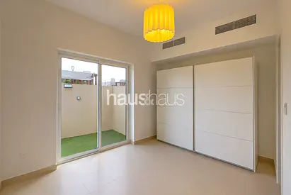 Urbana 1 | Huge 3BR Home with Garden Available Now