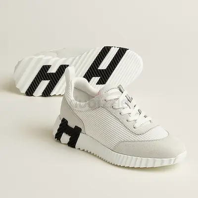 White casual women's sneakers - size not specified