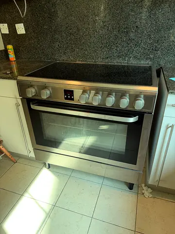Hoover Stainless Steel Freestanding Electric Oven with 5 Burners - Good Condition