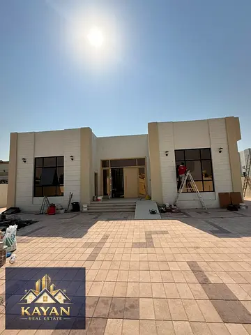 فيلا جديدة كلياً مكونة من 4 غرف نوم للإيجار | السلامة، أم القيوين