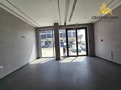 FITTED SHOP ● STREET FACING ● PARKING FRONT