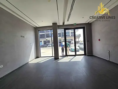 FITTED SHOP ● STREET FACING ● PARKING FRONT