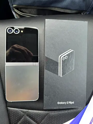 Samsung flip 6 12/256 silver.15 days old.