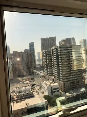 للايجار في برج بو خمسين 3 بسعر مميز :