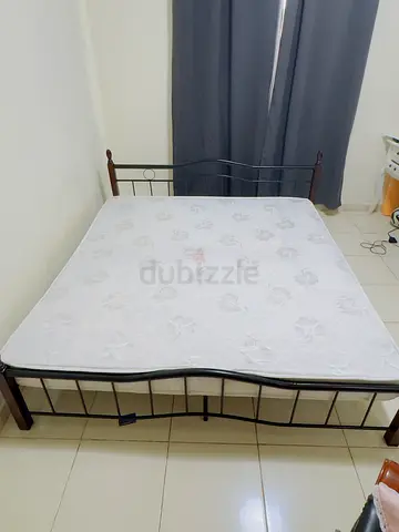 King size mattress - excellent condition (light usage)