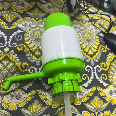 Manual Electric-Free Water Bottle Pump Dispenser (Green/White)