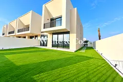 SINGLE ROW | AVAIL NOV | LARGE PLOT