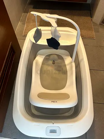Foldable baby bathtub with infant seat and toy arch