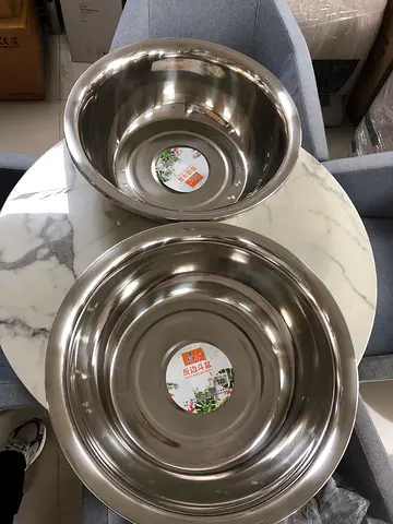 Set of 2 Stainless Steel  Bowls - Large and Medium, Good Condition [ 47 x 17 CM]