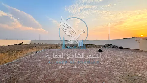 حوطه للإيجار في الصجعة، مساحة 10,000 قدم مربع، إنترلوك بالكامل، كهرباء 25 كيلوواط، مكتب وحمام، مناسبة للأنشطة التجارية والصناعية المصرح بها.