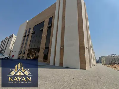 مستودع 24,900 قدم²، أرض 25,800 قدم²، 230 كيلوواط، صالة عرض، ميزانين، مباشر من المالك.