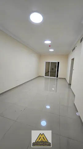 شقة غرفتين وصالة مع استور للإيجار السنوي في الجرف 3 عجمان | مساحة كبيرة جداً | غرفة ماستر | خزائن بالحائط | 2 حمام | بالقرب من السوق الصيني ومدرسة وود